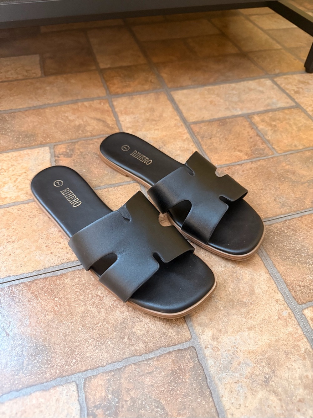 eero Black Slide Sandals for Women